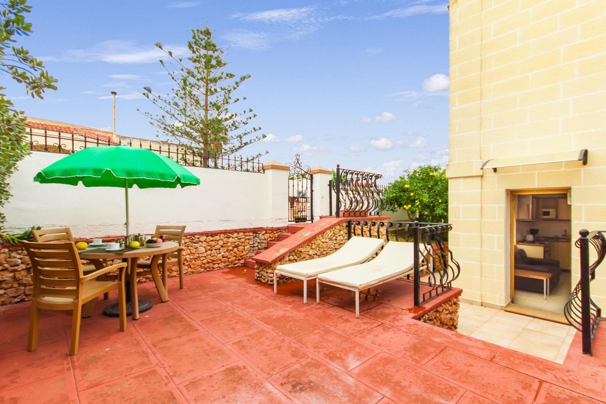 Villa & Pool Apartments In Mellieha Bay Екстер'єр фото