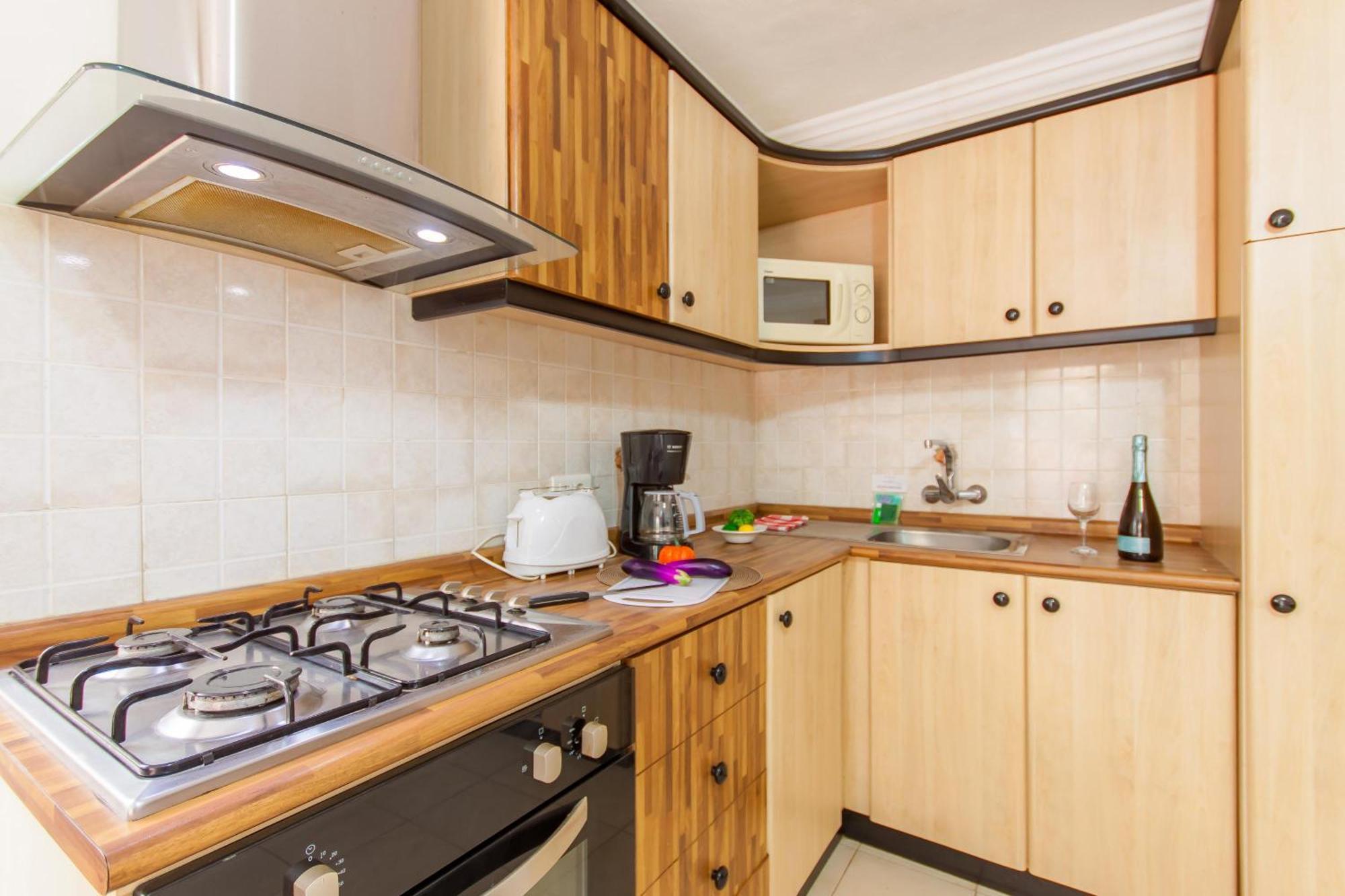 Villa & Pool Apartments In Mellieha Bay Екстер'єр фото