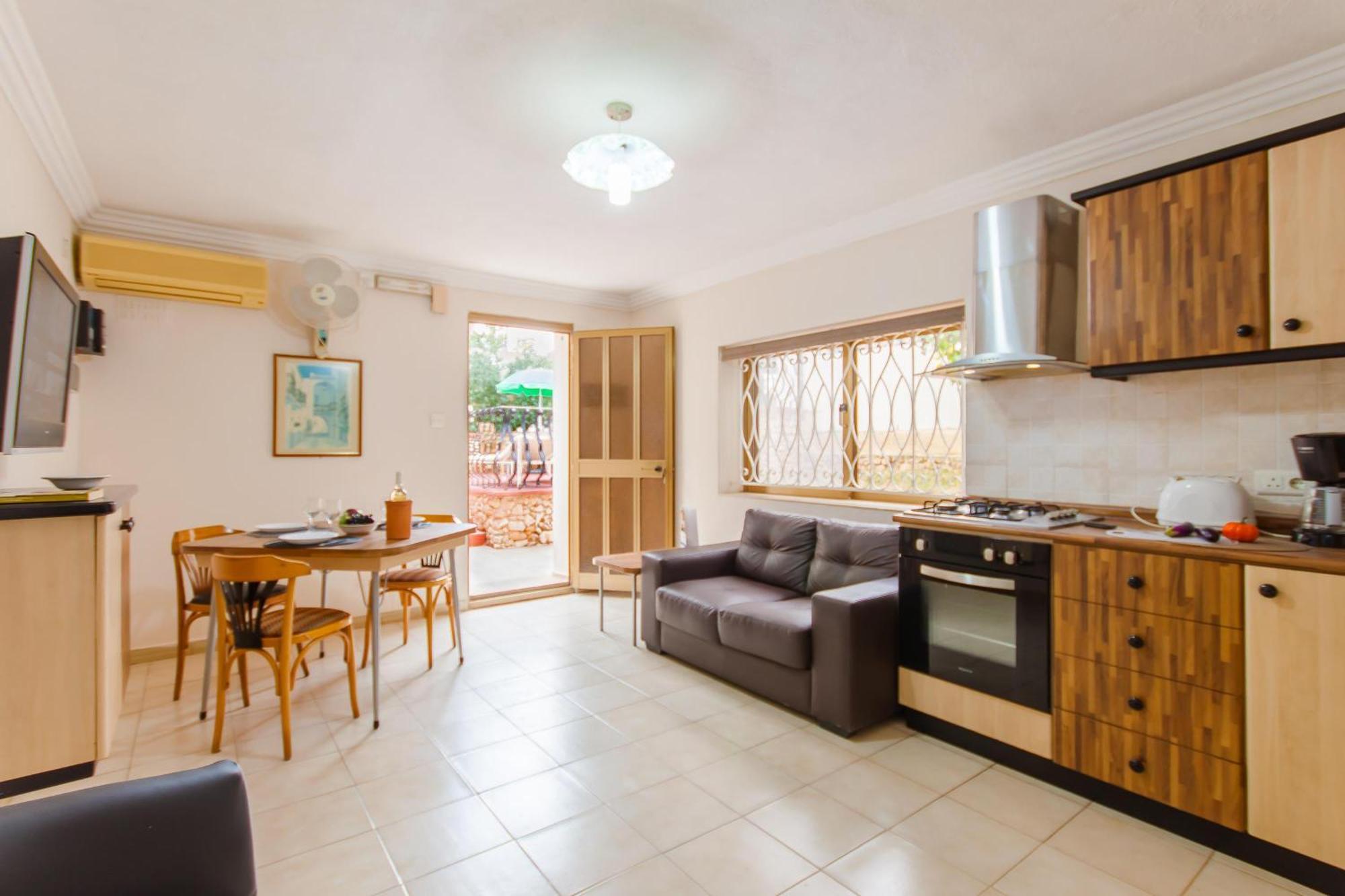 Villa & Pool Apartments In Mellieha Bay Екстер'єр фото