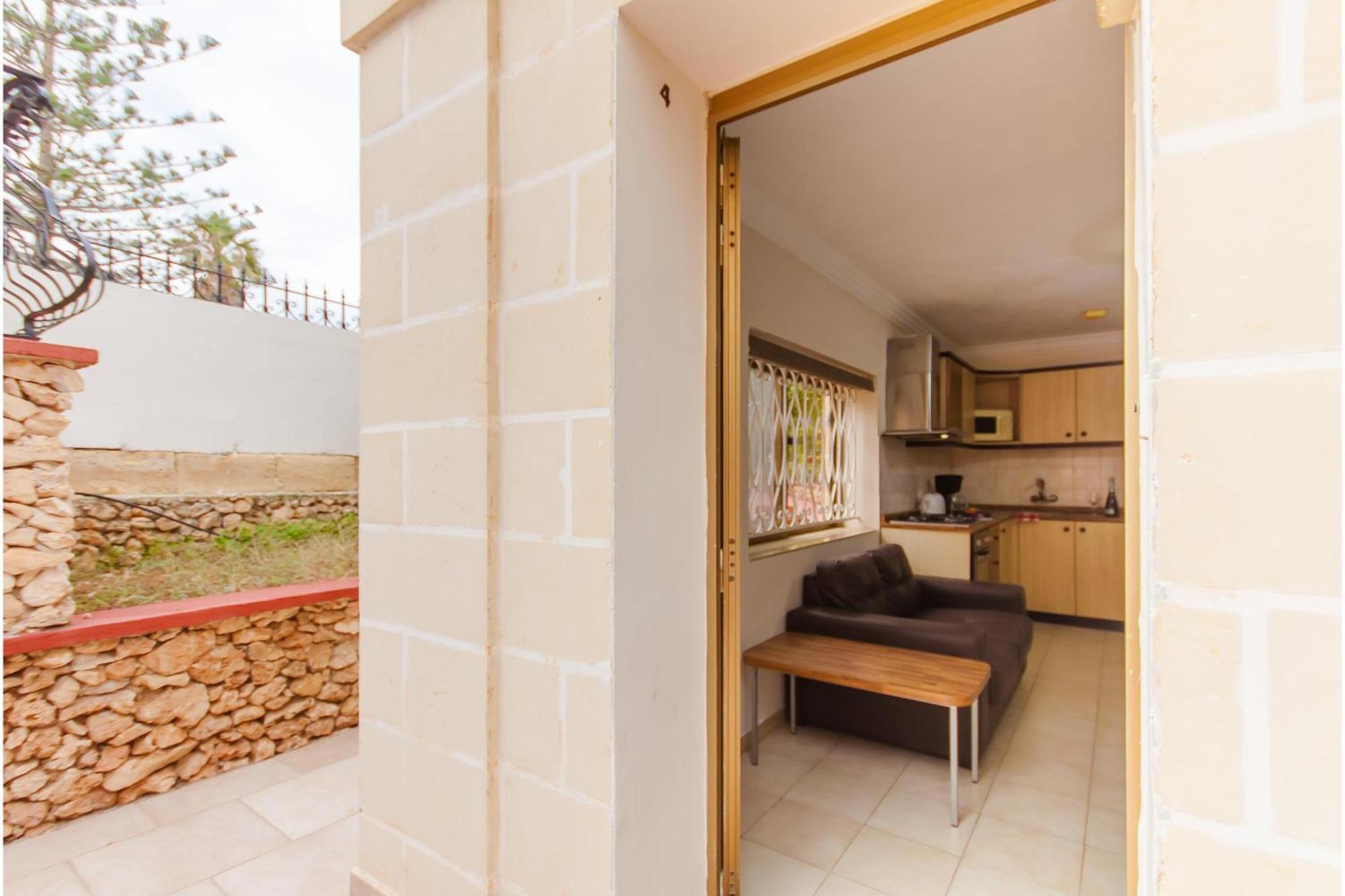 Villa & Pool Apartments In Mellieha Bay Екстер'єр фото