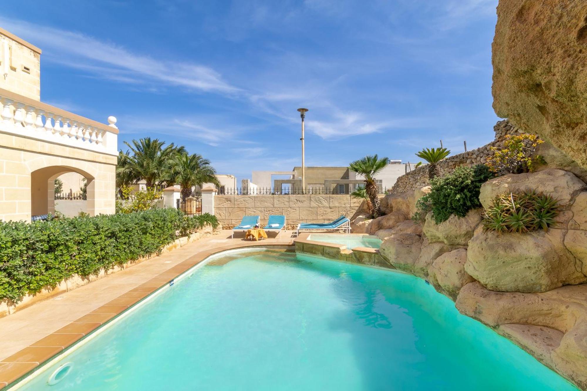 Villa & Pool Apartments In Mellieha Bay Екстер'єр фото