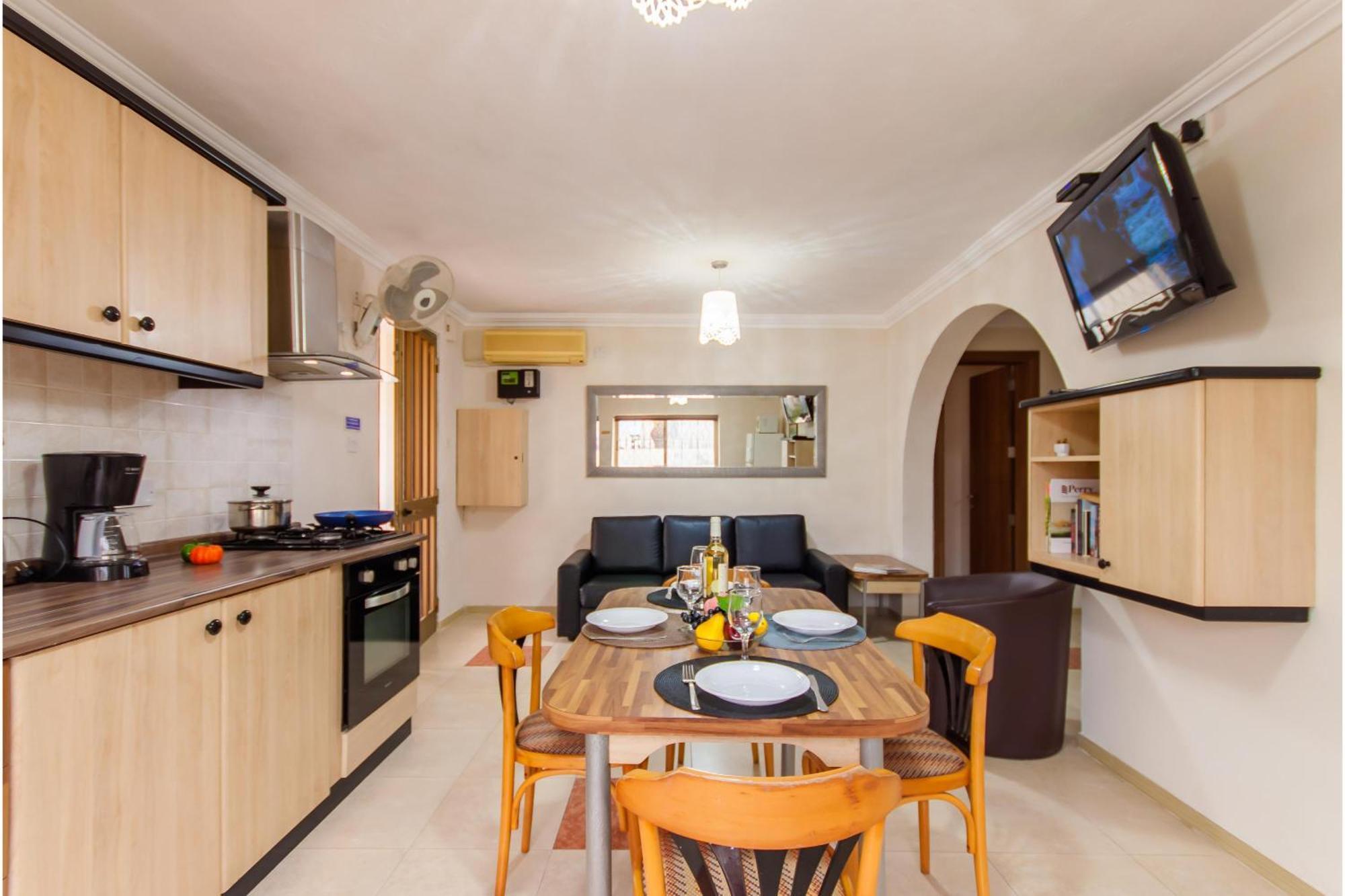 Villa & Pool Apartments In Mellieha Bay Екстер'єр фото