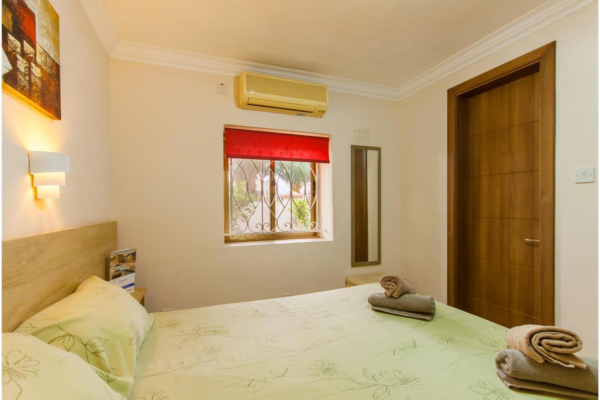 Villa & Pool Apartments In Mellieha Bay Екстер'єр фото