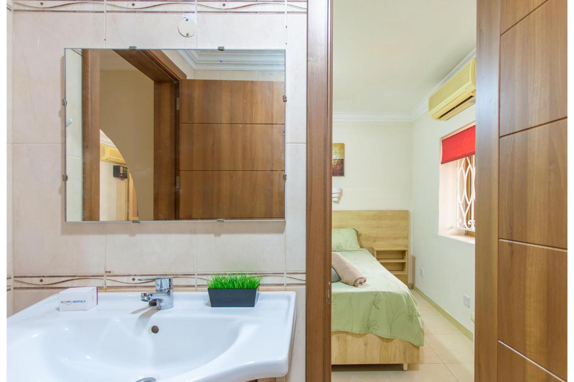 Villa & Pool Apartments In Mellieha Bay Екстер'єр фото