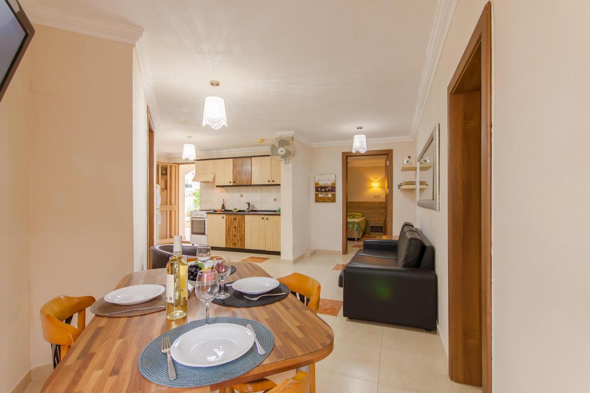 Villa & Pool Apartments In Mellieha Bay Екстер'єр фото
