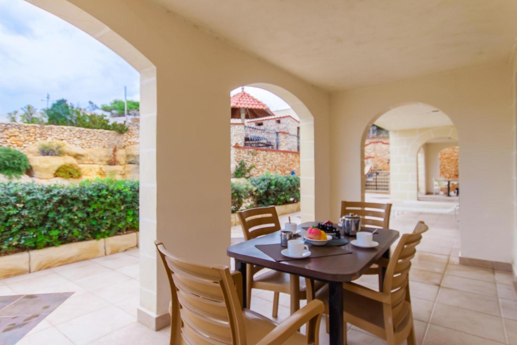 Villa & Pool Apartments In Mellieha Bay Екстер'єр фото