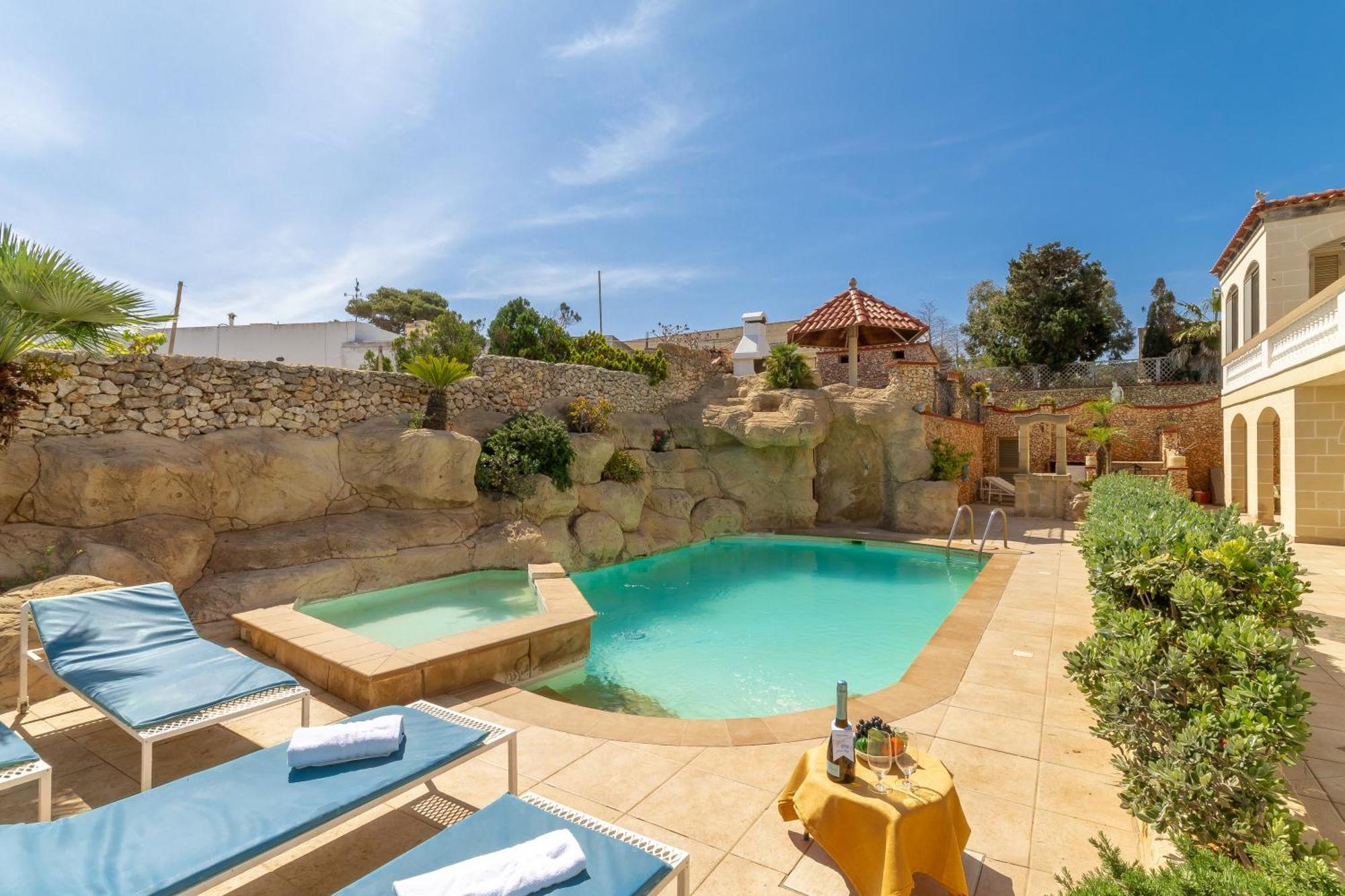 Villa & Pool Apartments In Mellieha Bay Екстер'єр фото