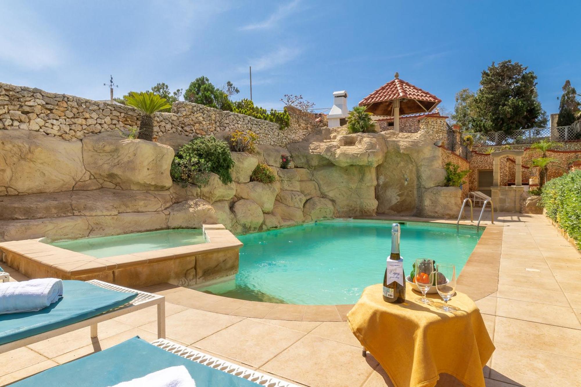 Villa & Pool Apartments In Mellieha Bay Екстер'єр фото