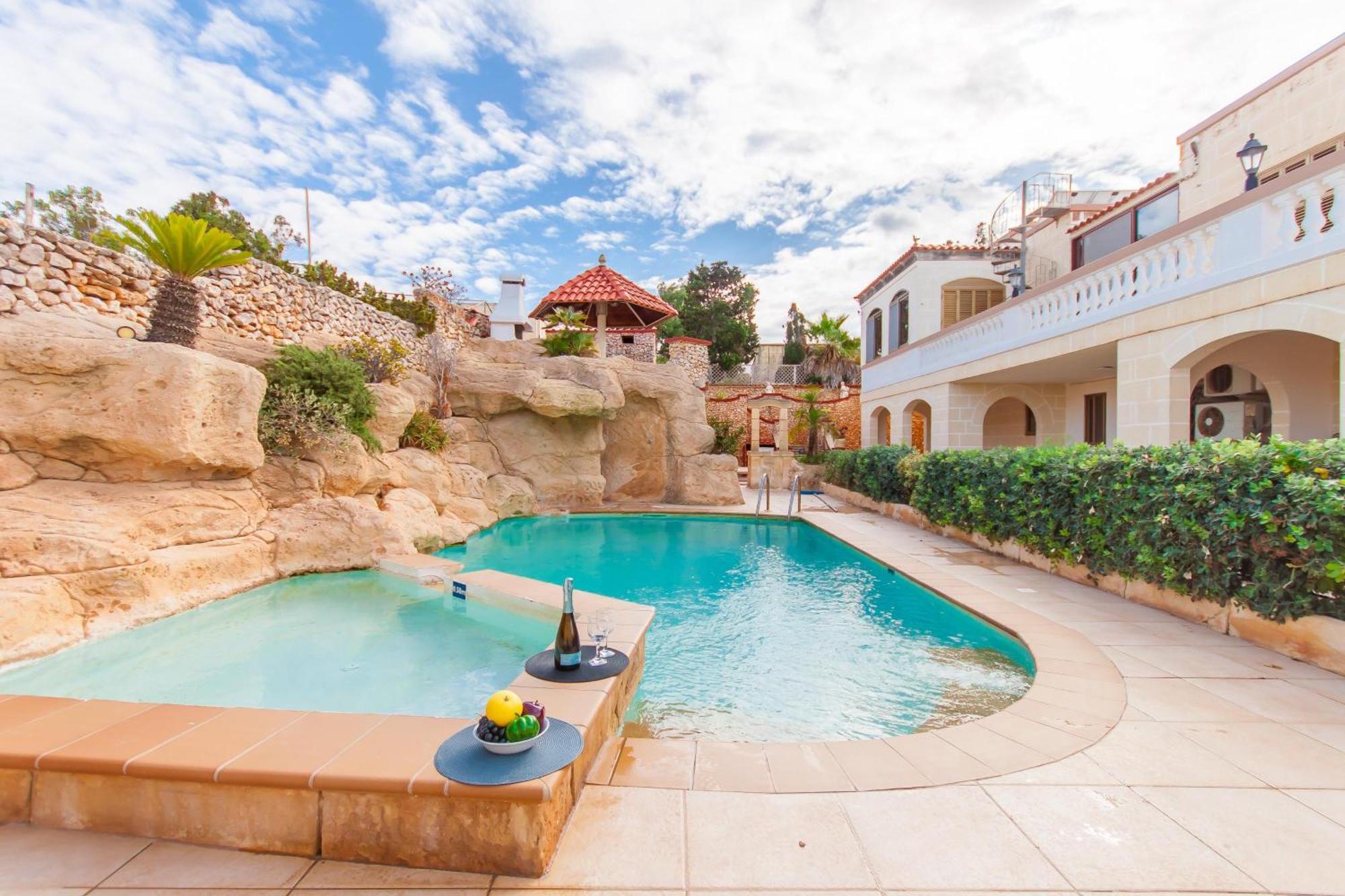 Villa & Pool Apartments In Mellieha Bay Екстер'єр фото